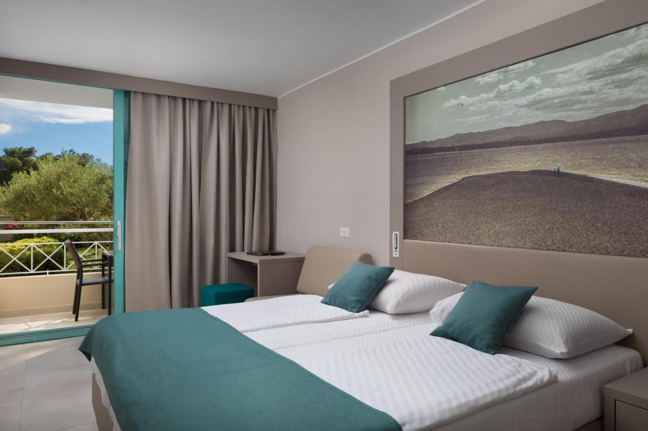 Bretanide Sport & Wellness Resort Bol Esterno foto