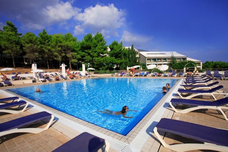 Bretanide Sport & Wellness Resort Bol Esterno foto