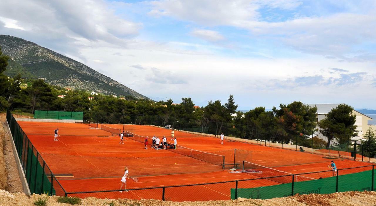 Bretanide Sport & Wellness Resort Bol Esterno foto
