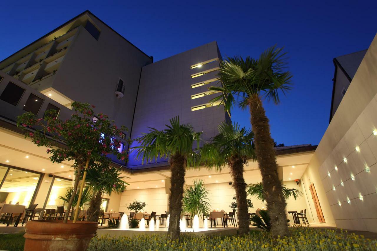 Bretanide Sport & Wellness Resort Bol Esterno foto
