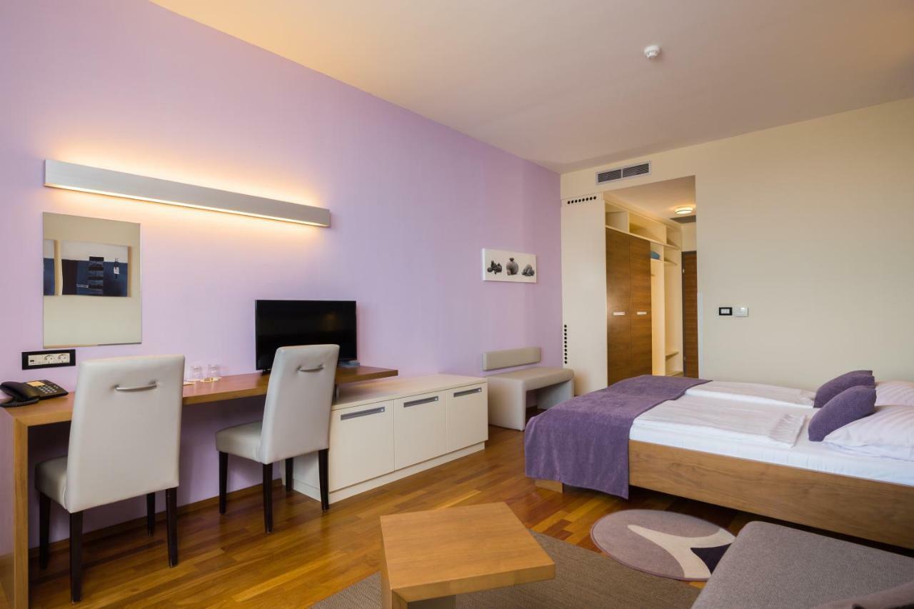 Bretanide Sport & Wellness Resort Bol Esterno foto